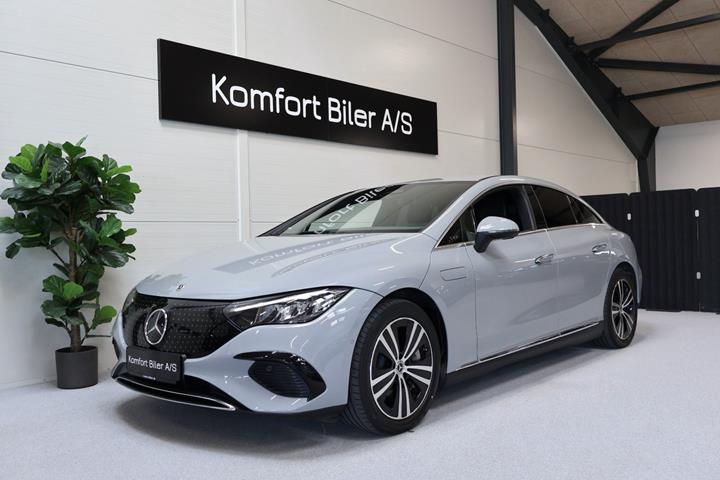 Grå Mercedes EQE350+ fra 2024 set udefra
