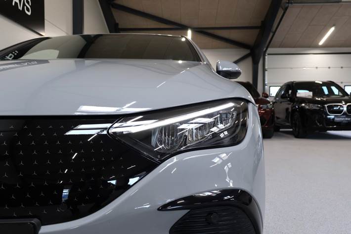 Grå Mercedes EQE350+ fra 2024
