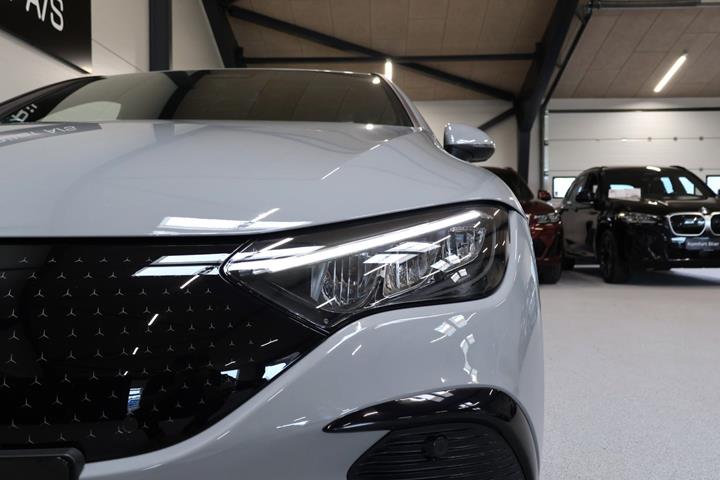 Grå Mercedes EQE350+ fra 2024