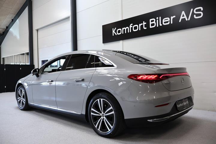 Grå Mercedes EQE350+ fra 2024