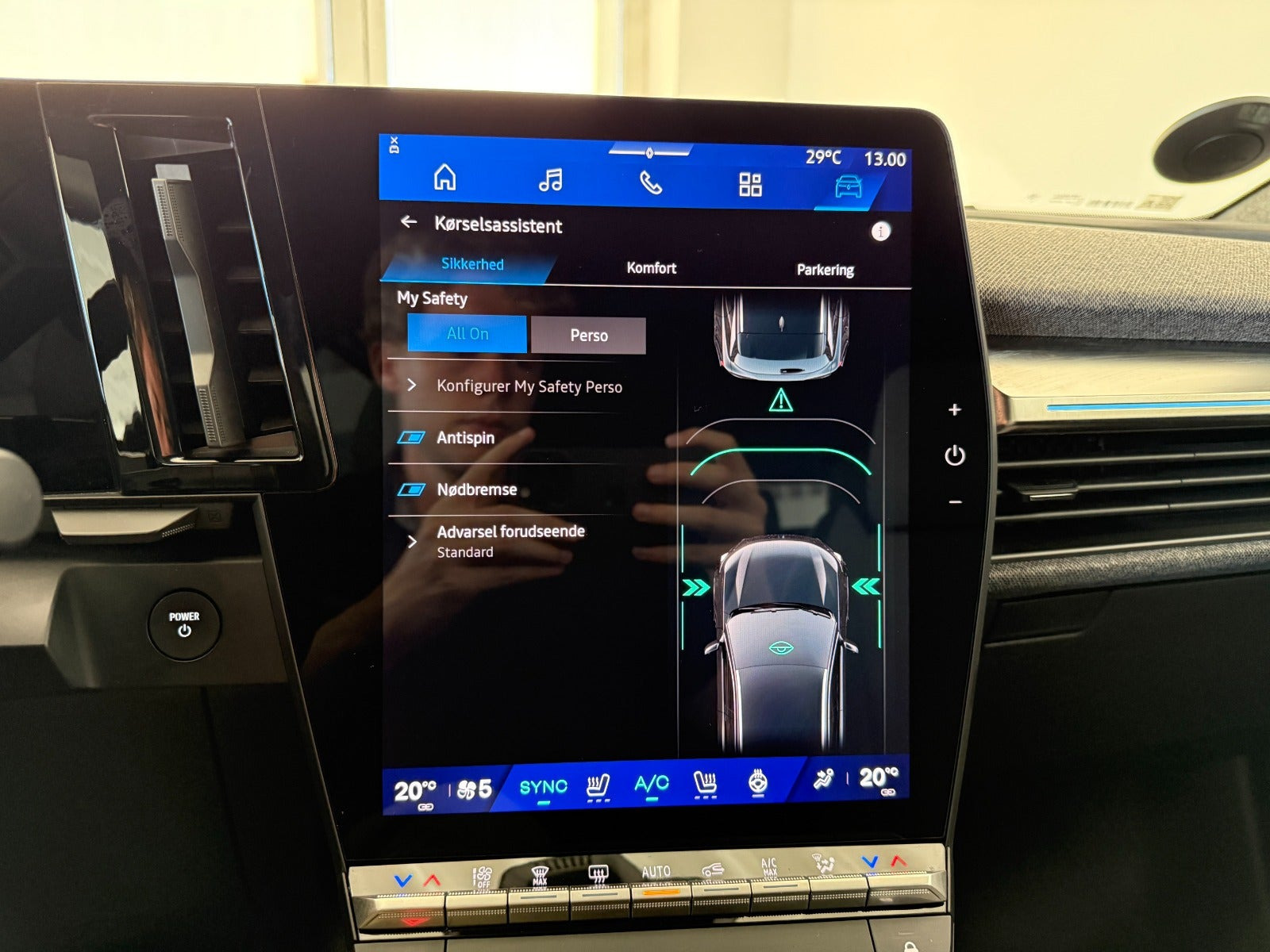 Sort Renault Scenic E-Tech fra 2025