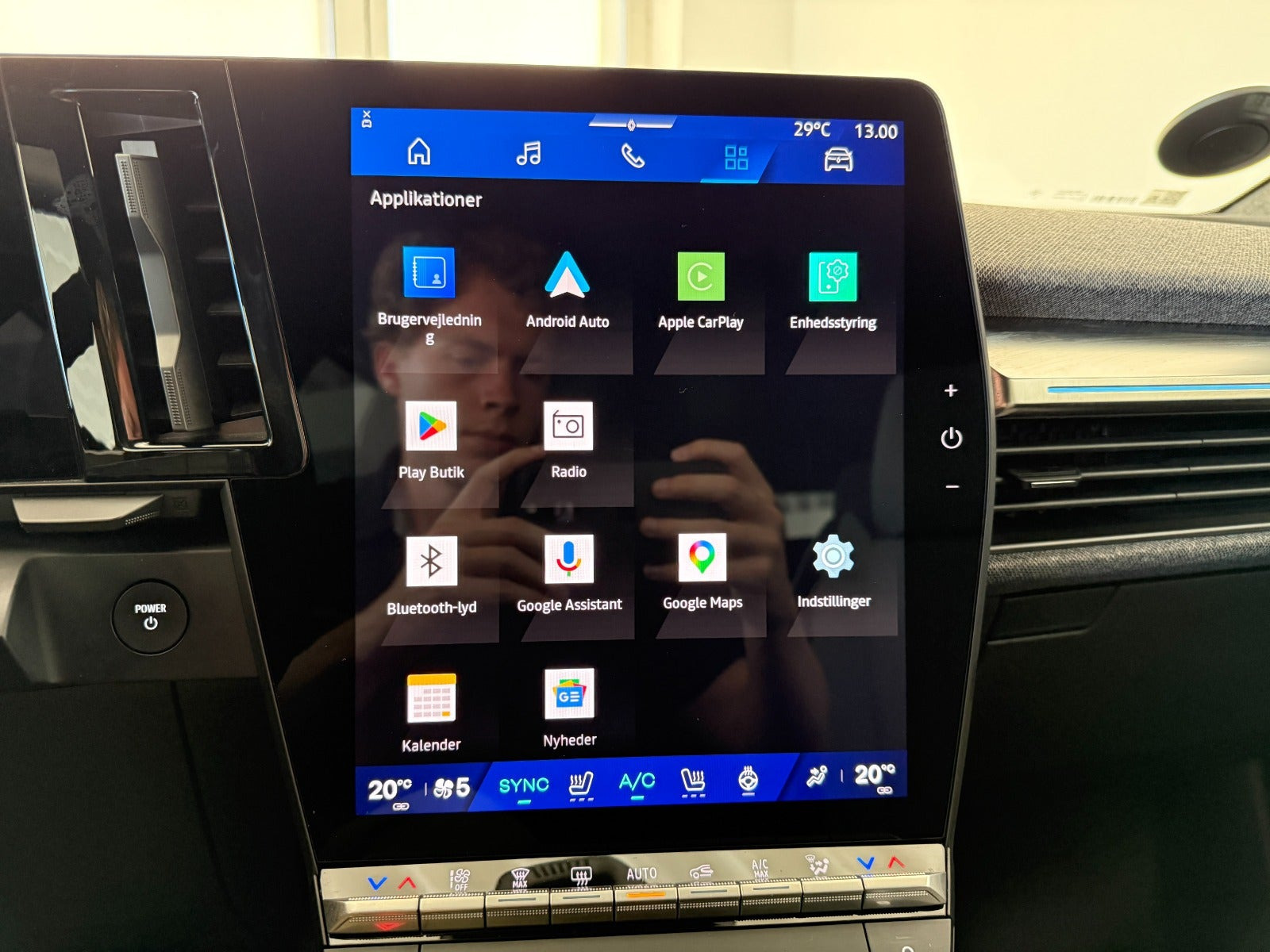 Sort Renault Scenic E-Tech fra 2025