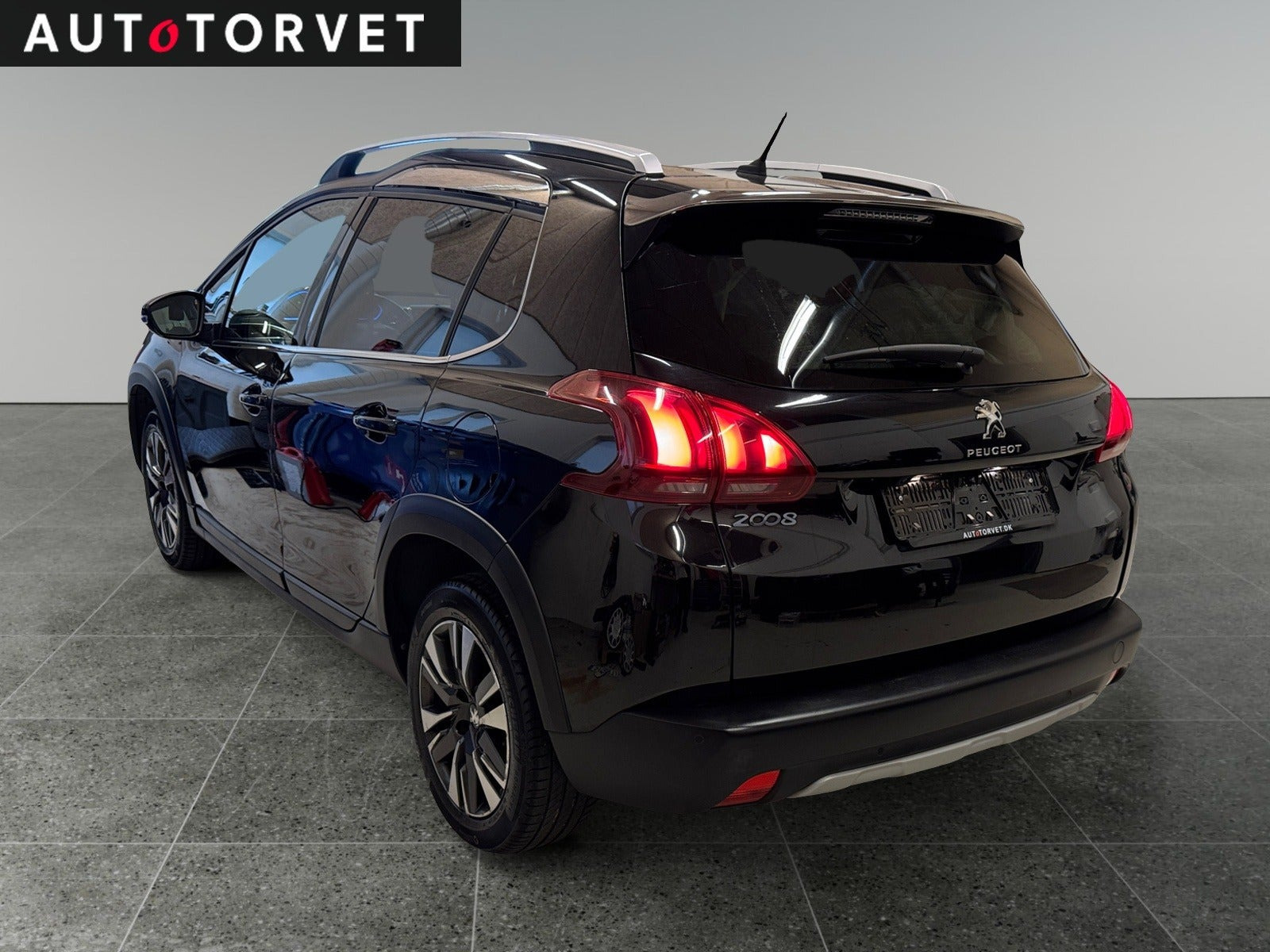 Sort Peugeot 2008 fra 2018