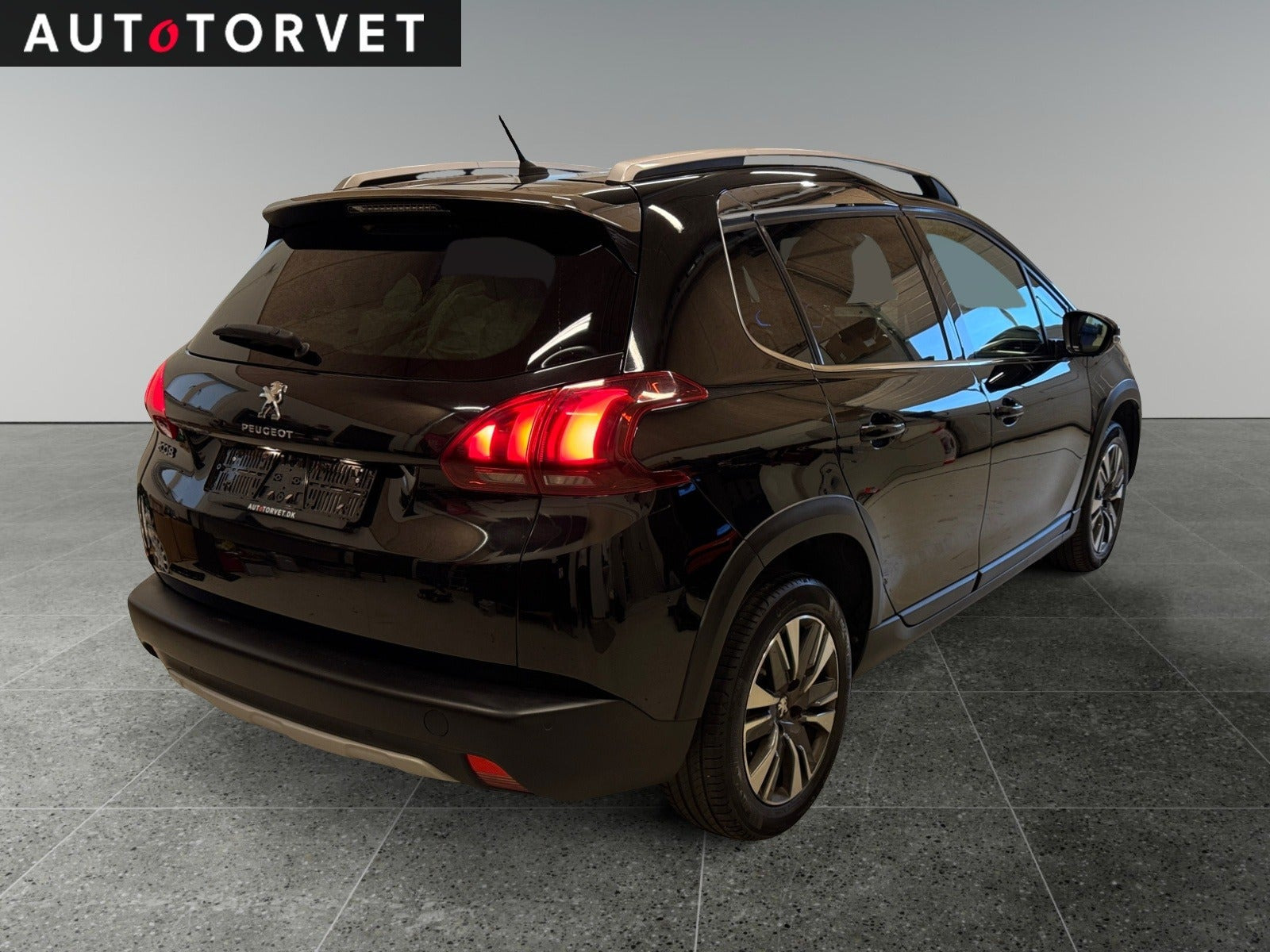Sort Peugeot 2008 fra 2018