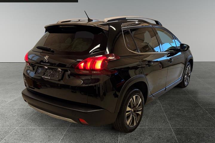 Sort Peugeot 2008 fra 2018