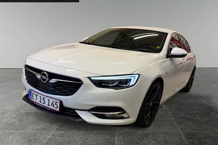 Hvid Opel Insignia fra 2018