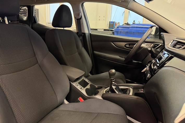 Hvid Nissan Qashqai fra 2014