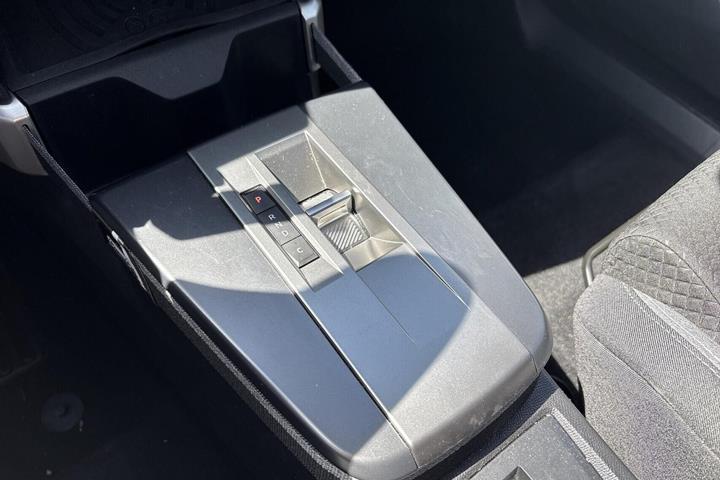 Grøn Opel Frontera fra 2025
