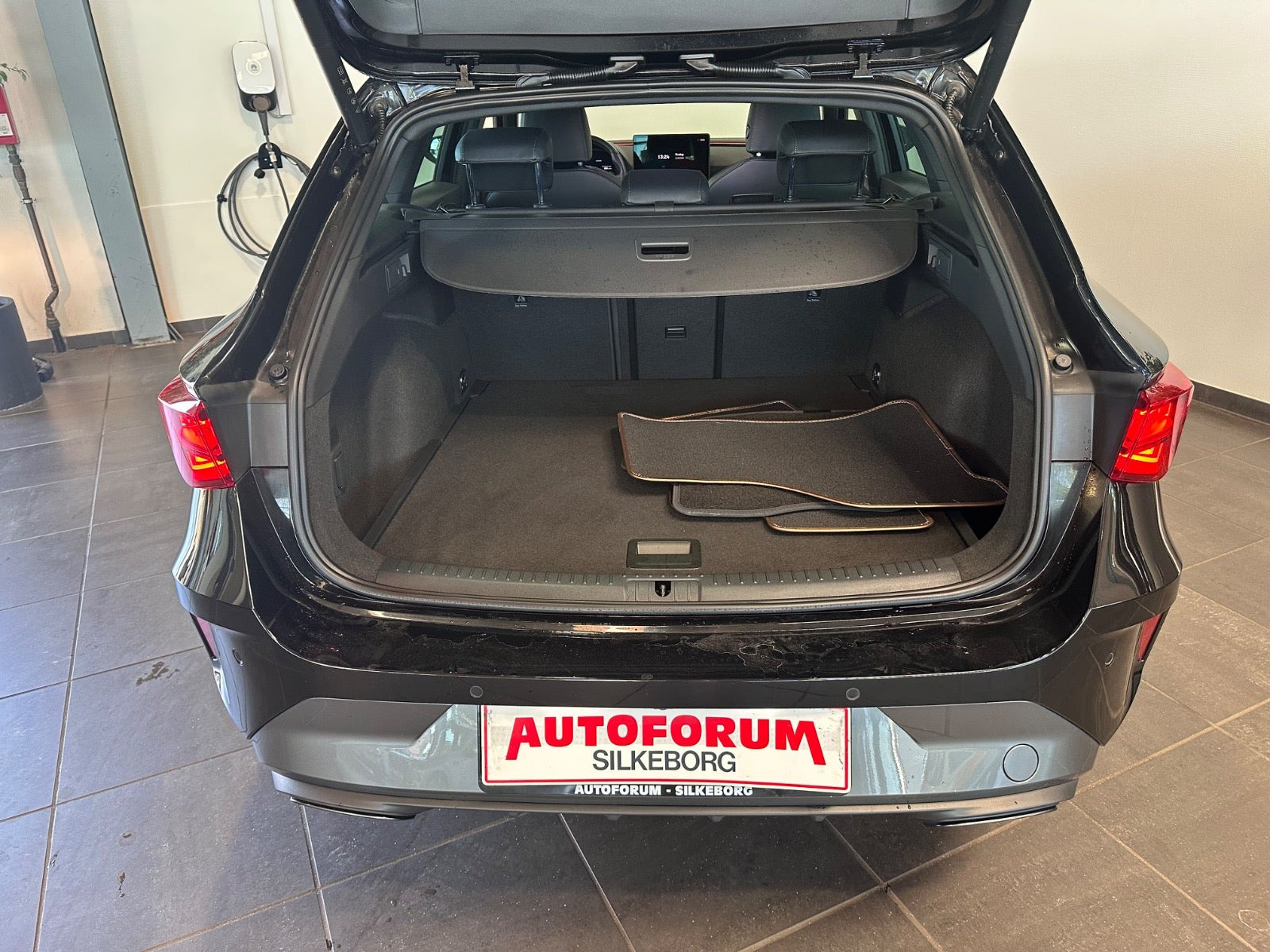 Sort Cupra Leon fra 2025