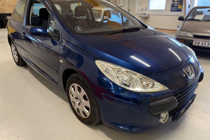 Blå Peugeot 307 fra 2006
