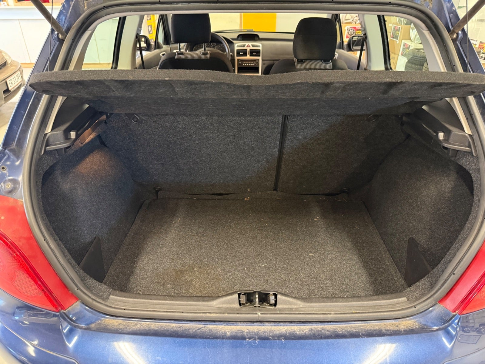 Blå Peugeot 307 fra 2006
