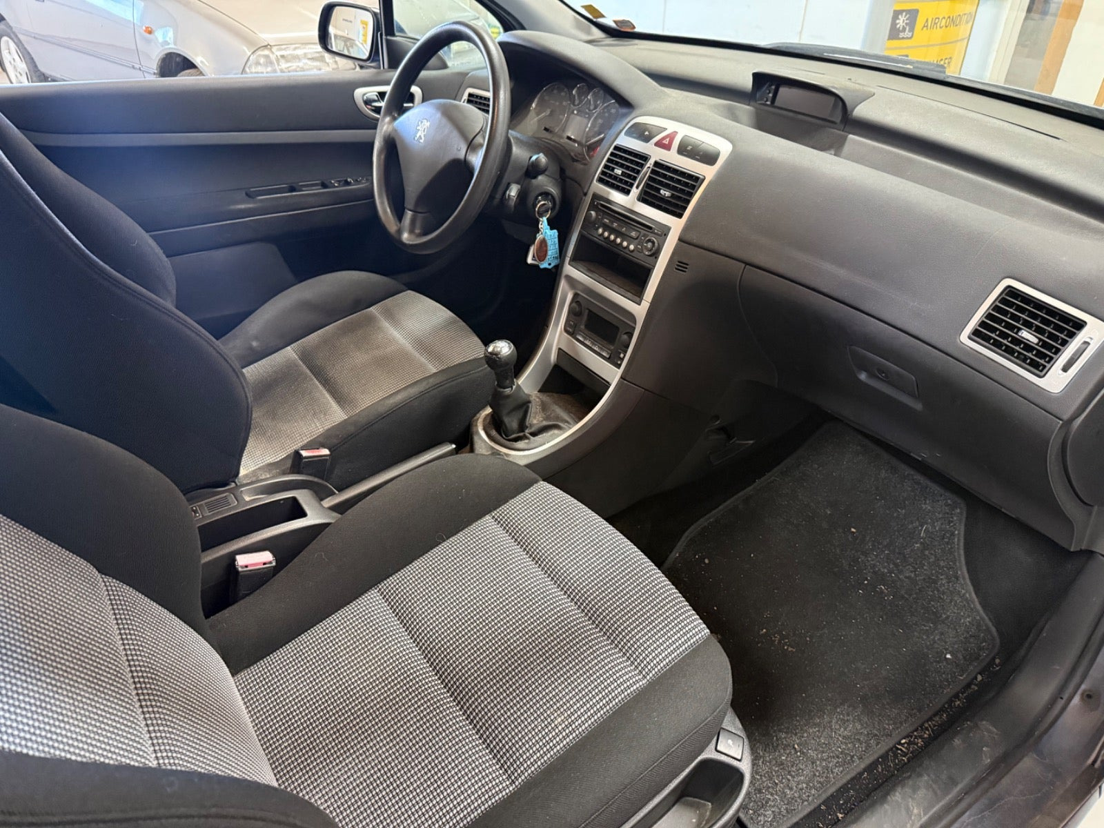 Blå Peugeot 307 fra 2006