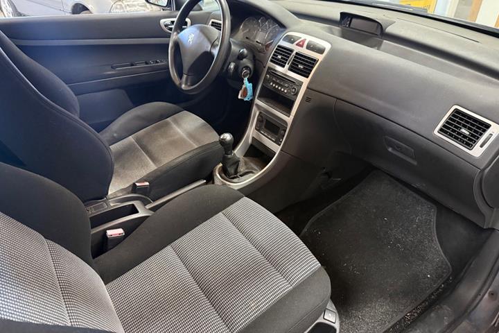 Blå Peugeot 307 fra 2006