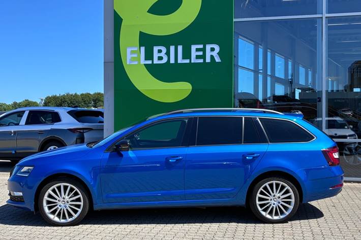 Blå Skoda Octavia fra 2020