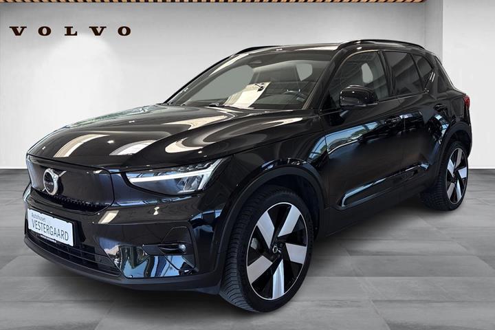 Sort Volvo XC40 fra 2023 set udefra