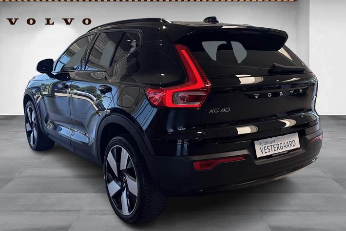 Sort Volvo XC40 fra 2023