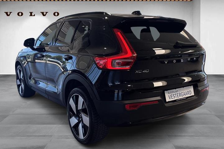 Sort Volvo XC40 fra 2023