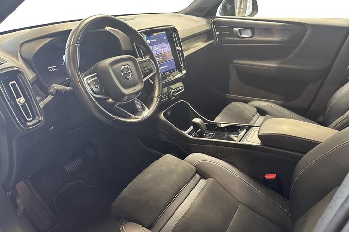 Sort Volvo XC40 fra 2023