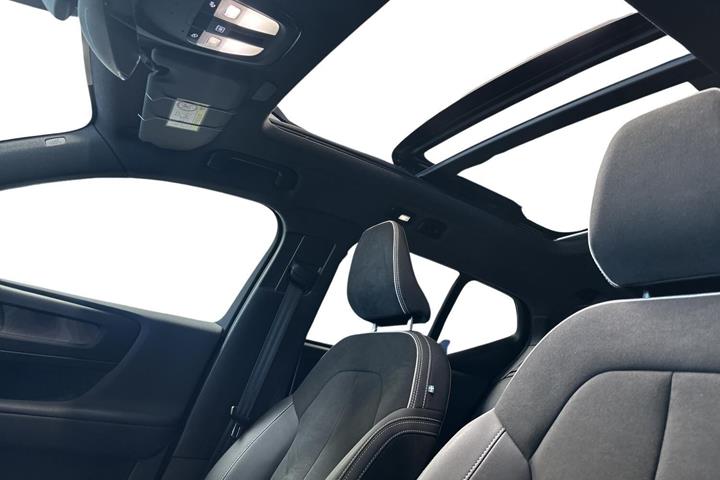 Sort Volvo XC40 fra 2023
