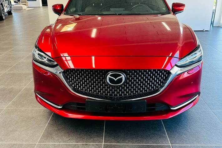 Rød Mazda 6 fra 2018