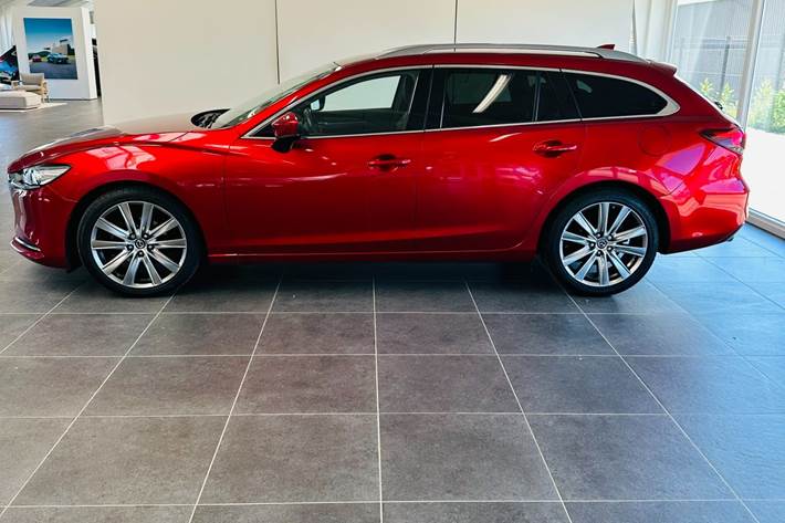 Rød Mazda 6 fra 2018
