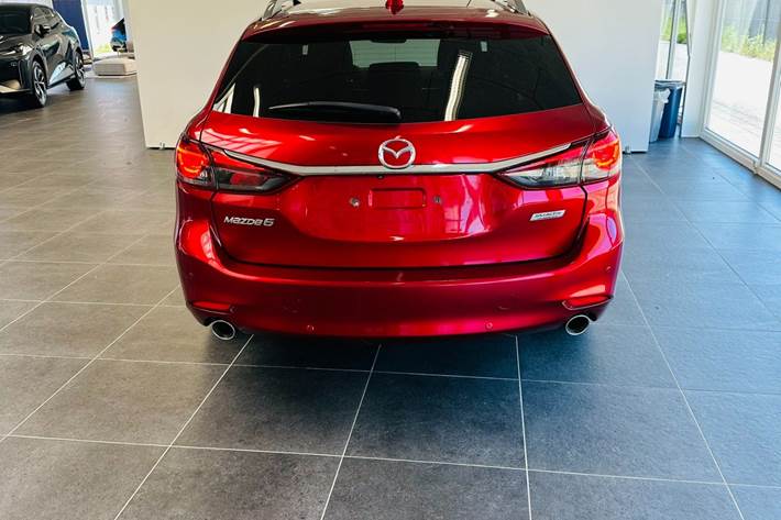 Rød Mazda 6 fra 2018