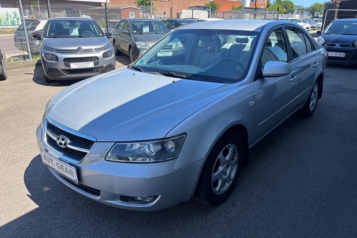 Sølv Hyundai Sonata fra 2006