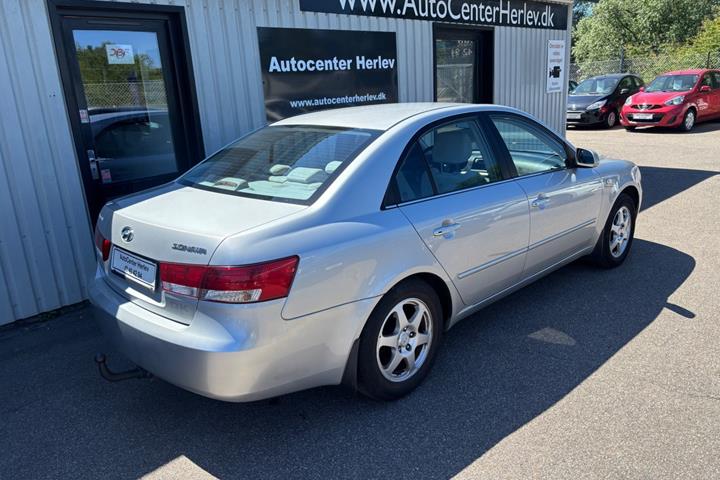 Sølv Hyundai Sonata fra 2006