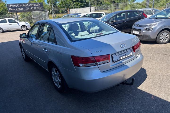 Sølv Hyundai Sonata fra 2006