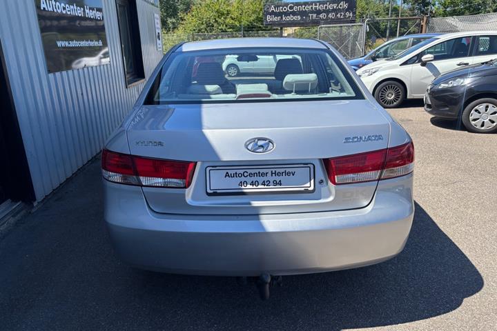 Sølv Hyundai Sonata fra 2006