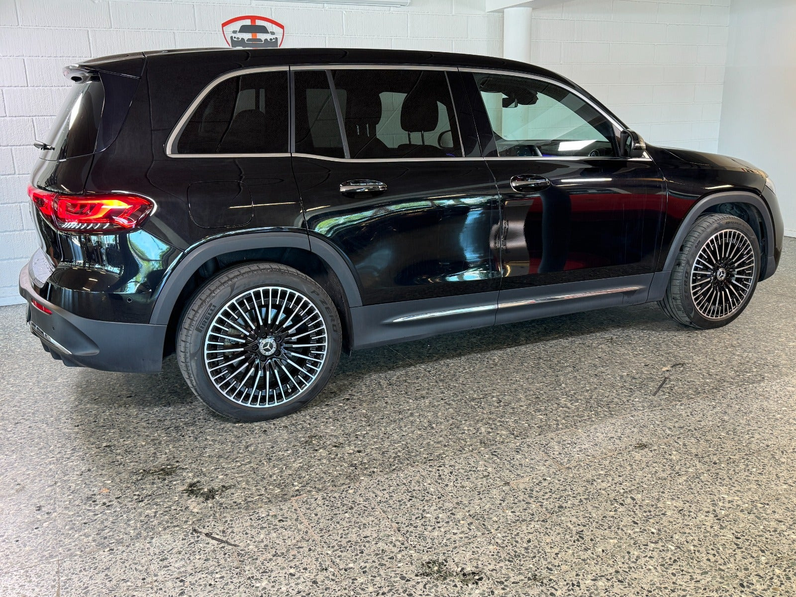 Sort Mercedes EQB250+ fra 2023
