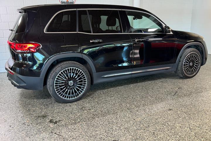 Sort Mercedes EQB250+ fra 2023