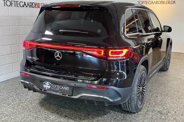 Sort Mercedes EQB250+ fra 2023