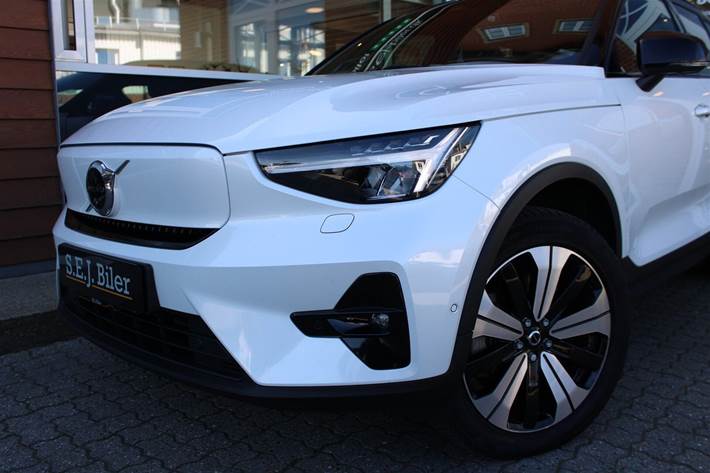 Hvid Volvo XC40 fra 2023