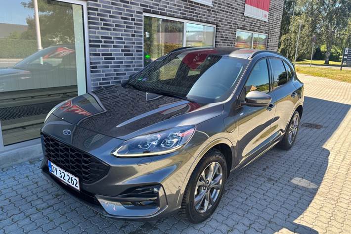 Grå Ford Kuga fra 2023