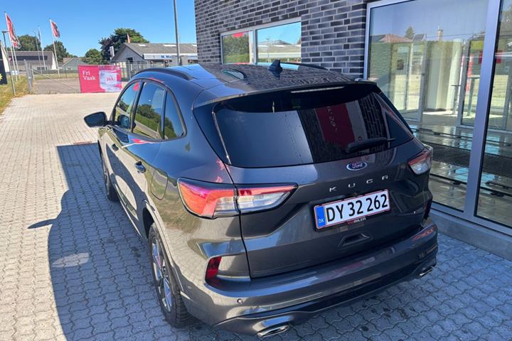 Grå Ford Kuga fra 2023