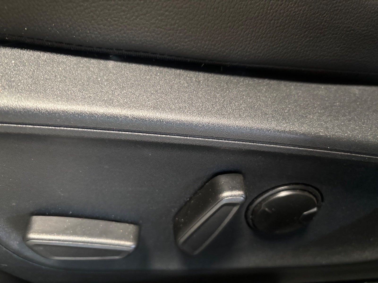 Grå Ford Kuga fra 2023