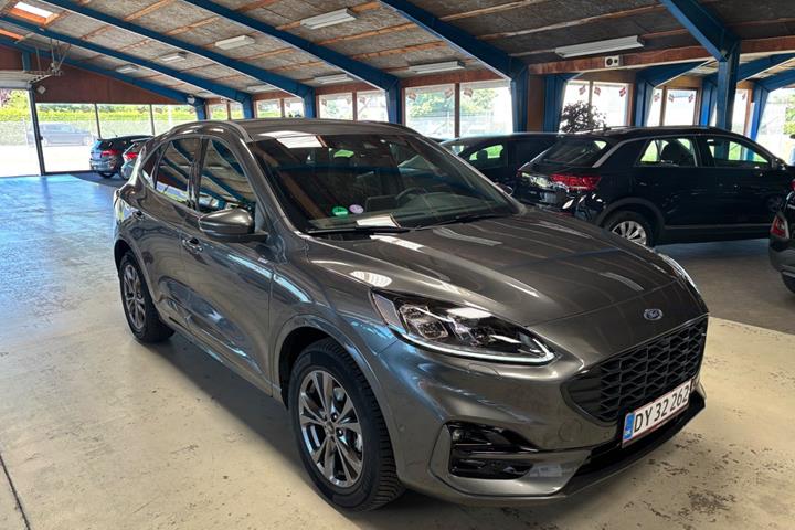 Grå Ford Kuga fra 2023