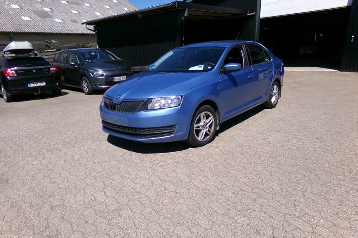 Blå Skoda Rapid fra 2013