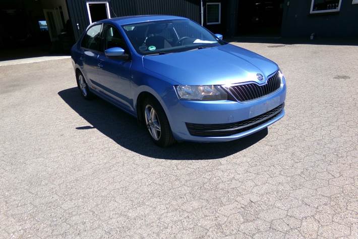 Blå Skoda Rapid fra 2013