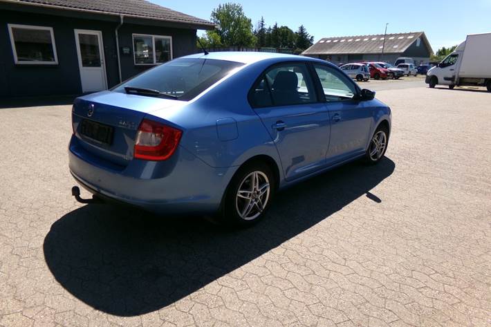 Blå Skoda Rapid fra 2013