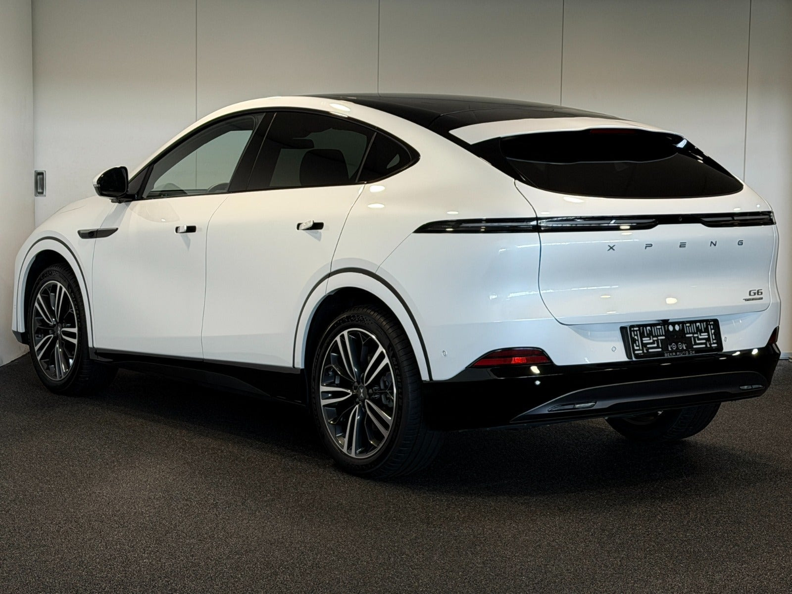 Hvid Xpeng G6 fra 2025