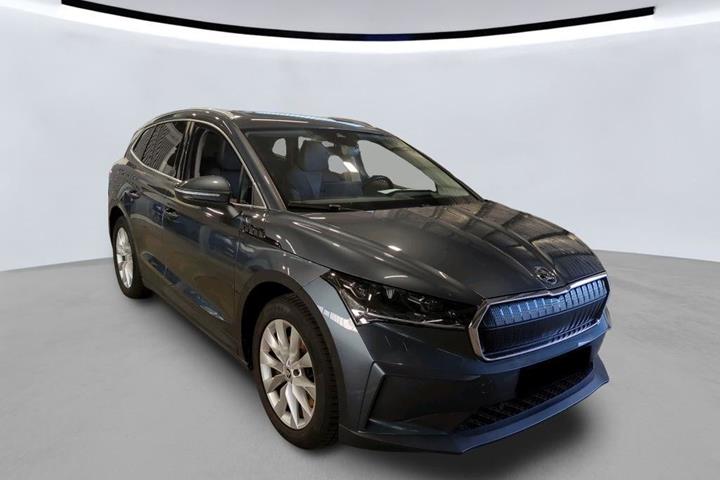 Grå Skoda Enyaq fra 2022 set udefra