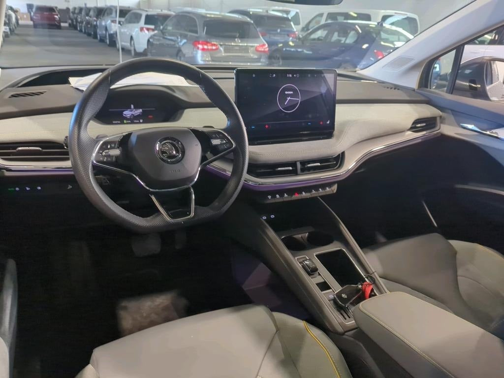 Grå Skoda Enyaq fra 2022