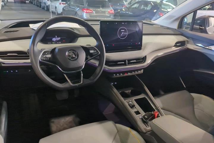 Grå Skoda Enyaq fra 2022