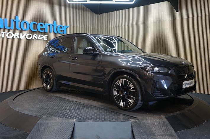 Grå BMW iX3 fra 2023
