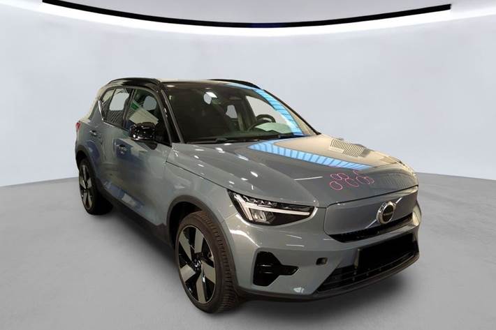 Grå Volvo XC40 fra 2023