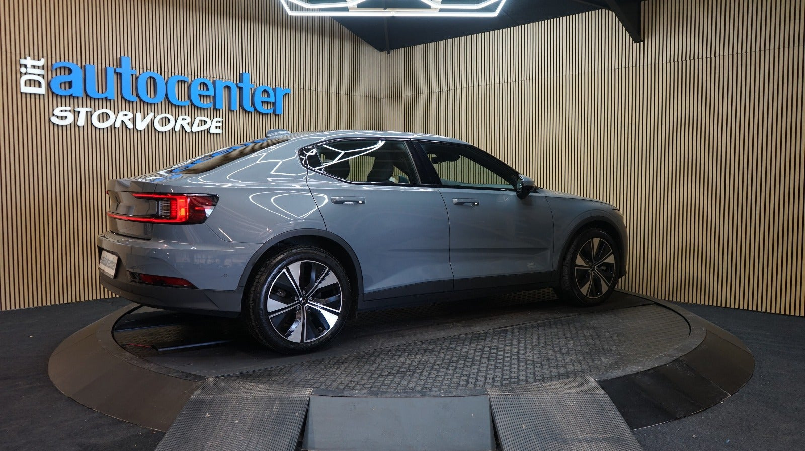 Grå Polestar 2 fra 2023