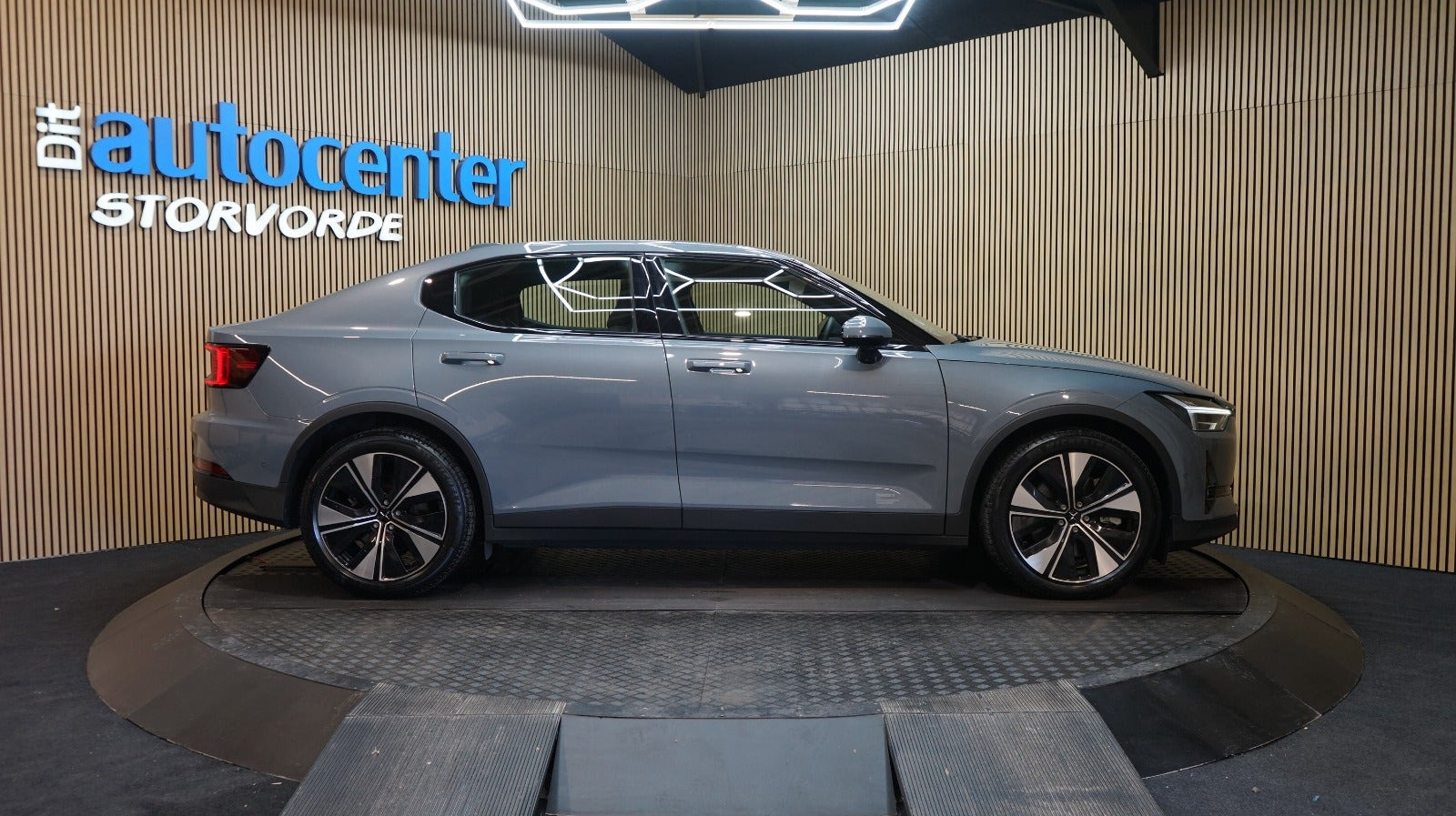 Grå Polestar 2 fra 2023