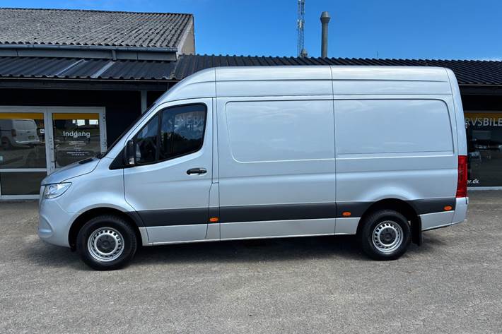 Sølv Mercedes Sprinter 317 fra 2021